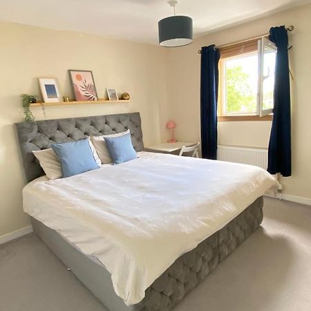 Cozy Bedroom In Shared Accommodation With Free Parking EDI Exterior photo