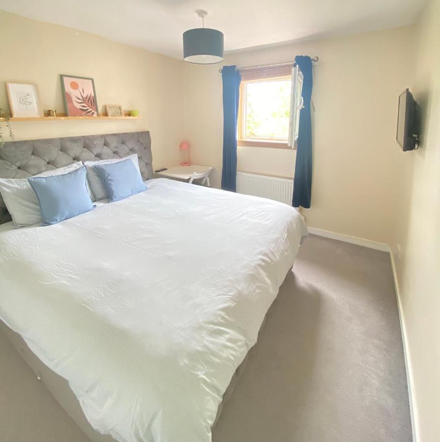 Cozy Bedroom In Shared Accommodation With Free Parking EDI Exterior photo