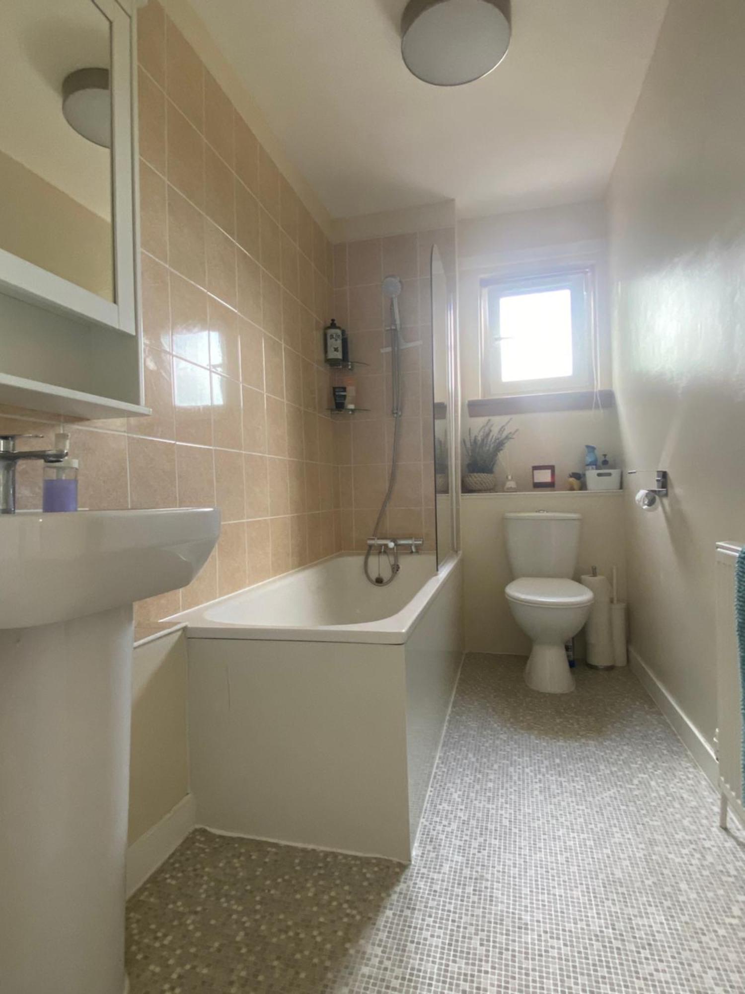 Cozy Bedroom In Shared Accommodation With Free Parking EDI Exterior photo